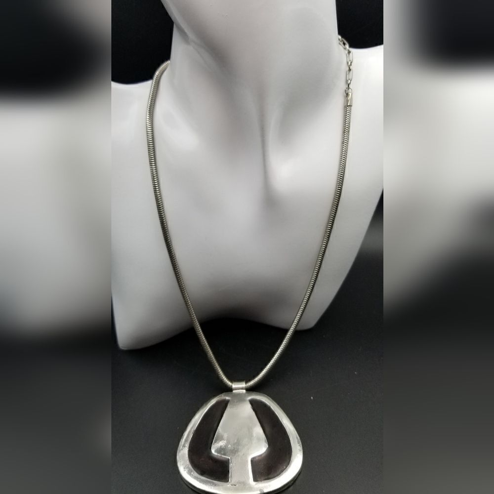 The queen at midnight necklace. N214